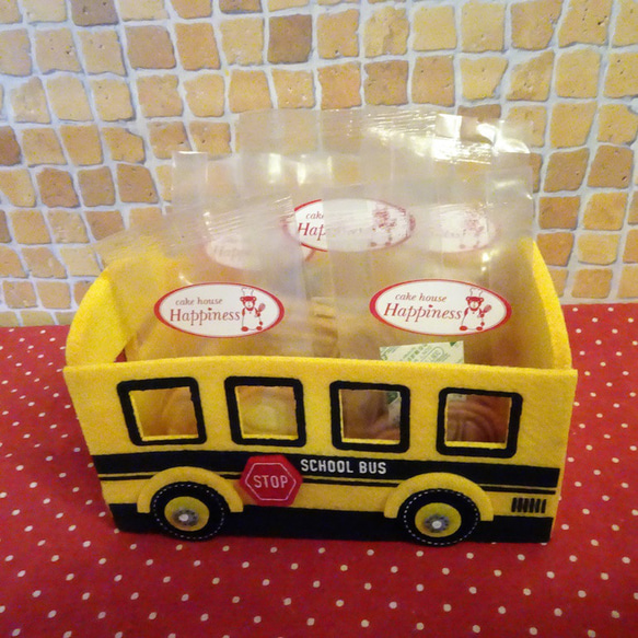 フエルト製バスのケースに乗り物焼き菓子5袋詰め合わせ(^^♪ 6枚目の画像