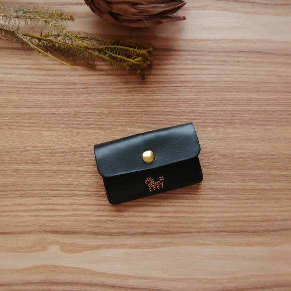 レザーミニ財布　本革　黒　ブラック　カード　コイン　ウォレット　革　ケース　トイプードル　刺繍　犬 1枚目の画像