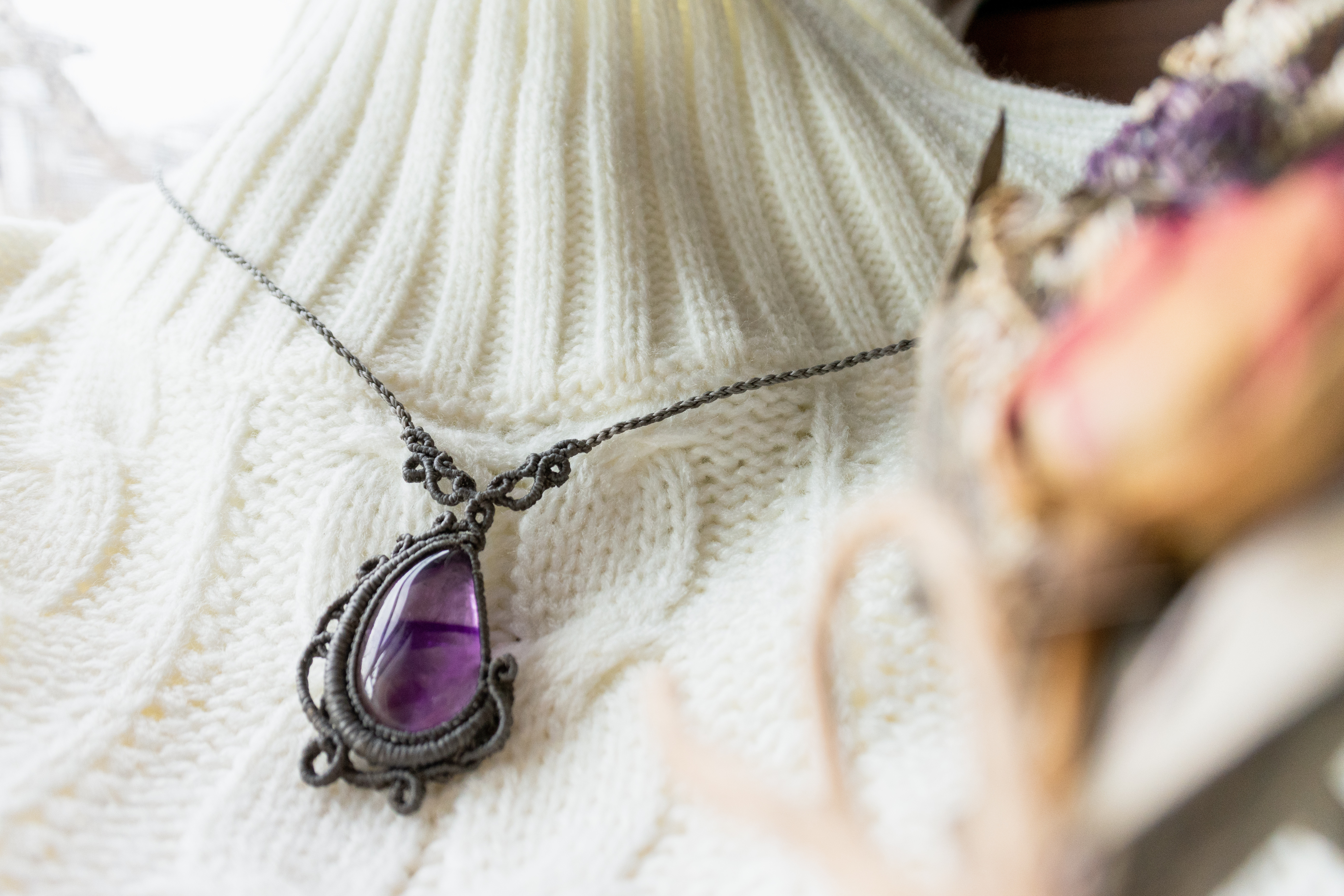 トラピッチェアメジストのマクラメネックレス | visitsantaflavia.it