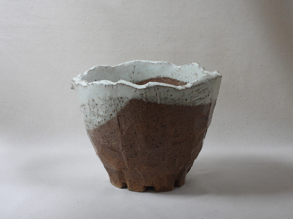 岩肌陶製植木鉢(雪) 2枚目の画像