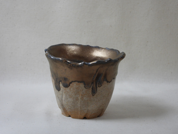 金色陶製植木鉢 3枚目の画像