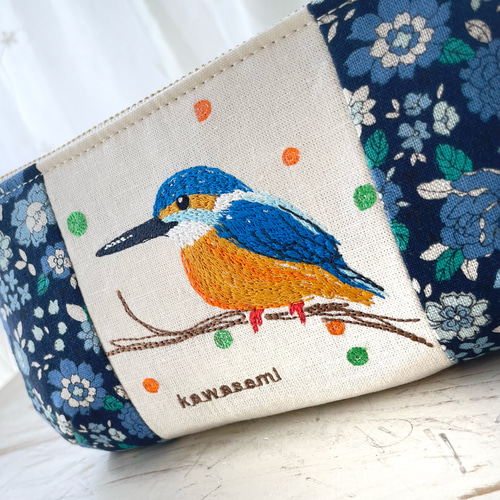 熱帯の鳥のがま口ポーチ手刺繍ハンドメイド