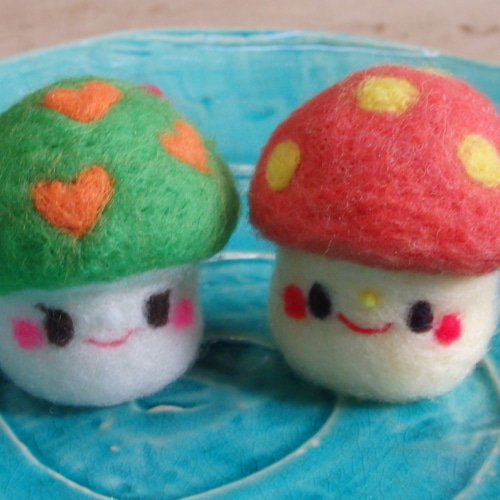 きのこさんのピンクッション＜あか＞ 羊毛フェルト 紫花 通販｜Creema 