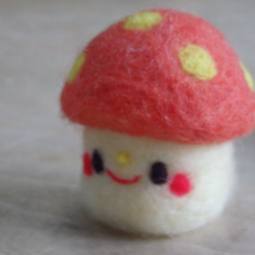 きのこさんのピンクッション＜あか＞ 羊毛フェルト 紫花 通販｜Creema 