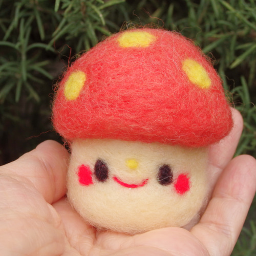 きのこさんのピンクッション＜あか＞ 羊毛フェルト 紫花 通販｜Creema 