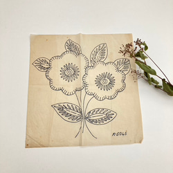 ビンテージのイングリッシュガーデン刺繍図案 　フラワー刺繍図案　アンティークペーパー　ビンテージ紙もの　古い紙 1枚目の画像