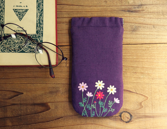 【受注製作】手刺繍の眼鏡ケース『秋桜』 1枚目の画像