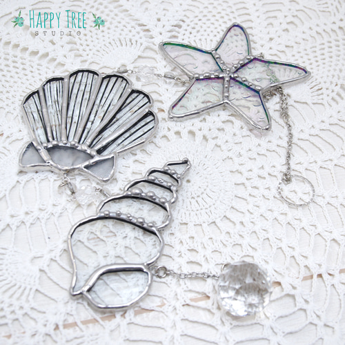 ステンドグラス 貝とヒトデの3連サンキャッチャー クリスタル使用