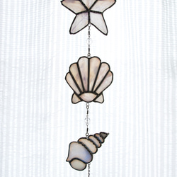 ステンドグラス 貝とヒトデの3連サンキャッチャー クリスタル使用 ブルーパープル半透明 壁掛け ギフトにも 3枚目の画像