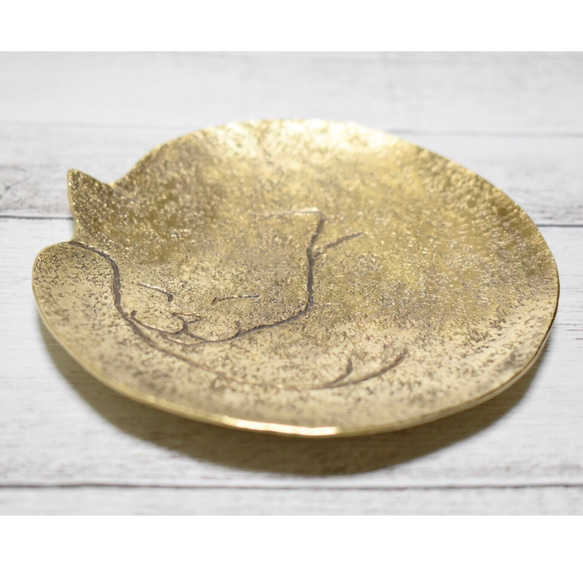 真鍮 丸まった猫ちゃんの小皿 【アンティーク風豆皿】 5枚目の画像