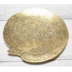 真鍮 丸まった猫ちゃんの小皿 【アンティーク風豆皿】 4枚目の画像