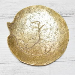 真鍮 丸まった猫ちゃんの小皿 【アンティーク風豆皿】 9枚目の画像