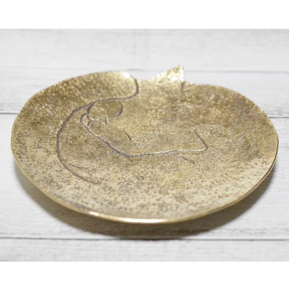 真鍮 丸まった猫ちゃんの小皿 【アンティーク風豆皿】 6枚目の画像