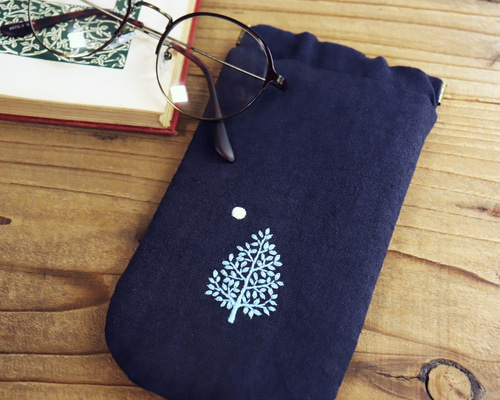 【みっき様オーダー専用ページ】リネン刺繍　メガネケース 受注製作】手刺繍の眼鏡ケース『月と樹』 メガネケース