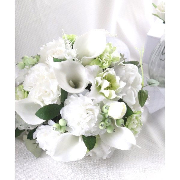 ホワイトカラーとクリスマスローズのウェディングブーケ