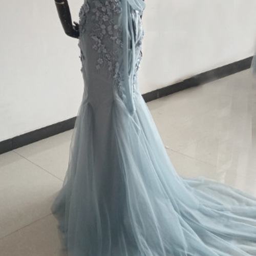 高品質！ ウエディングドレス オフショルダー 短トレーン ふわふわ袖  