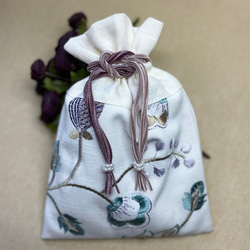 イギリス製刺繍生地の巾着ポーチ 1枚目の画像