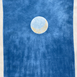 送料無料 　" 月明かり下に錦鯉 "　藍染手ぬぐい 絞り染め　三日月　型摺り染　月光 3枚目の画像