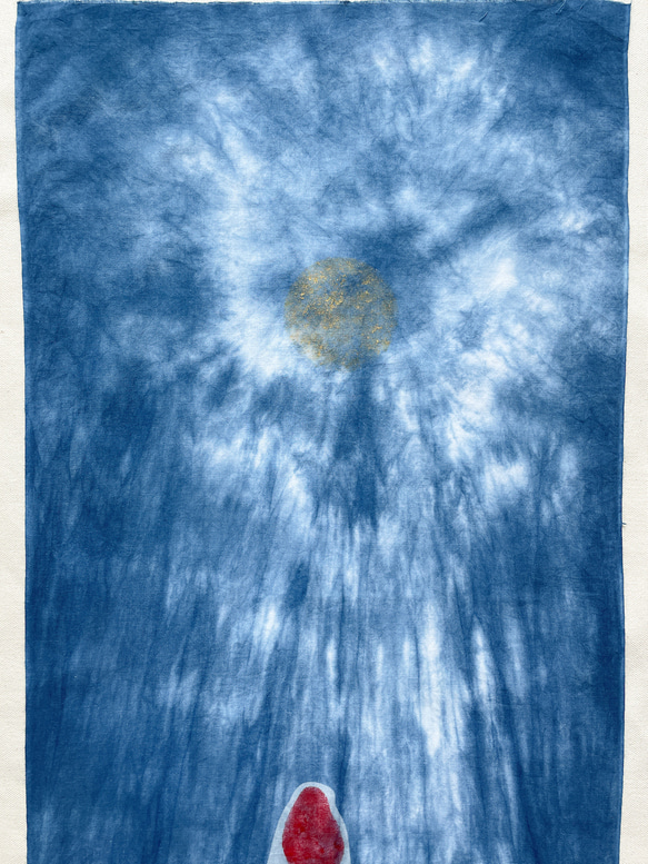 送料無料 　" 月明かり下に錦鯉 "2　藍染手ぬぐい 絞り染め　三日月　型摺り染　月光 3枚目の画像