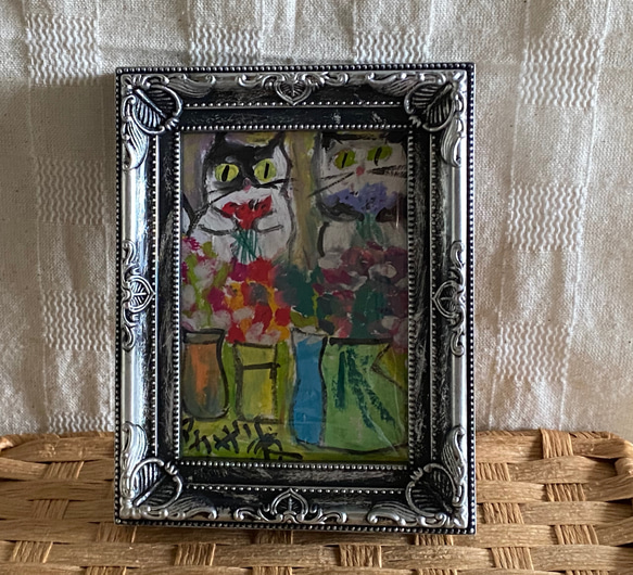 絵画。原画手描き【きれいな花を花瓶に入れたかわいい2匹の猫】 3枚目の画像
