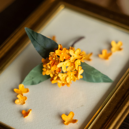 Carven 金色の花束ブローチ Carven 金色の花束ブローチ