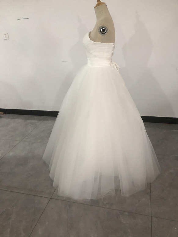 大人気 再々販 可愛い ハートカット チュールタック 素敵なウエディングドレス フロア丈 結婚式 衣 2枚目の画像