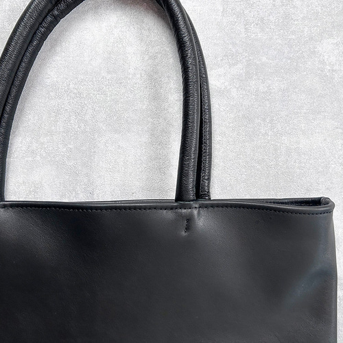 ▽KURO/メインで使える牛革A4レザートートバッグ 横型・通勤トート