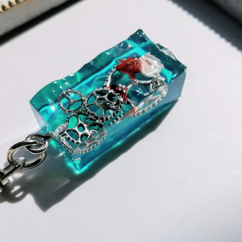 ATLANTIS】ターコイズブルーの金魚のキーホルダー☆再販2 / レジン
