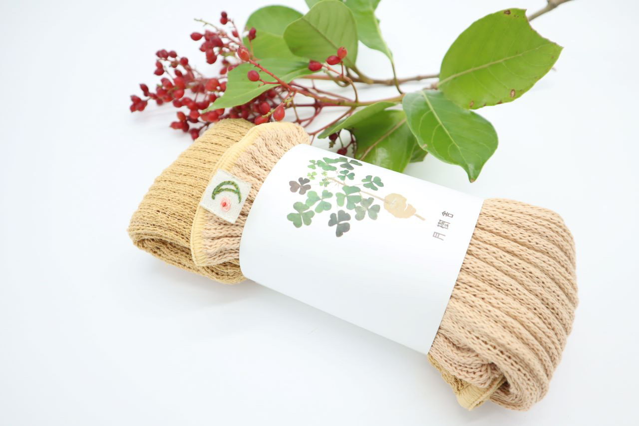 珊瑚染　やさしいオレンジ　新月の草木染めレッグウォーマー　コットン＆シルク