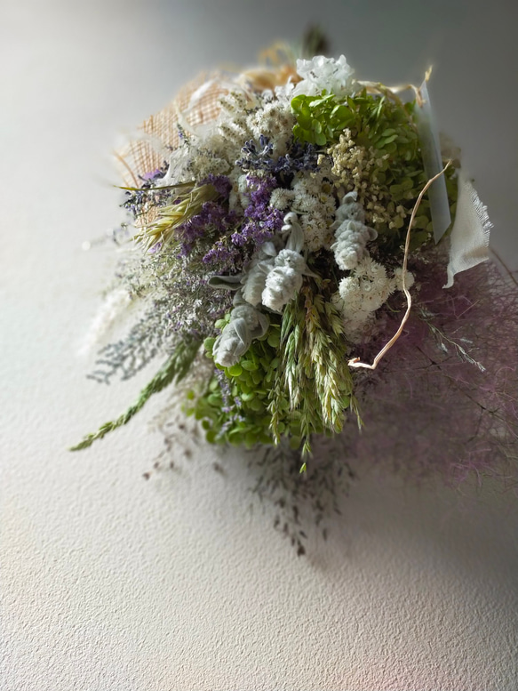 紫陽花アナベルとスモークツリーと夏草のドライフラワースワッグ 8枚目の画像