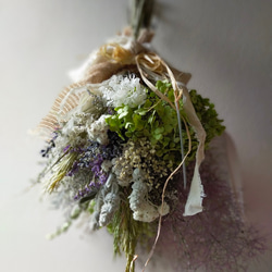 紫陽花アナベルとスモークツリーと夏草のドライフラワースワッグ 9枚目の画像