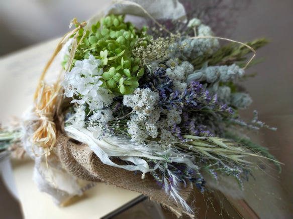 紫陽花アナベルとスモークツリーと夏草のドライフラワースワッグ 7枚目の画像