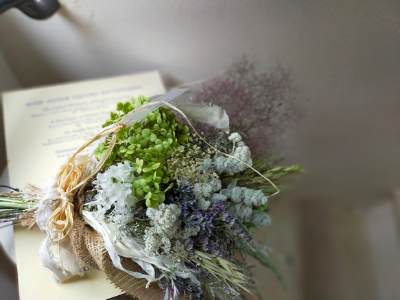 紫陽花アナベルとスモークツリーと夏草のドライフラワースワッグ 4枚目の画像