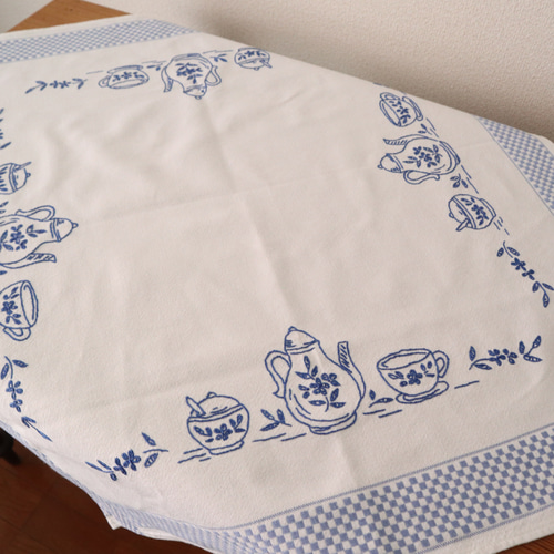 le quartz 刺繍＆ギュピールレース テーブルクロス 約110×110cm