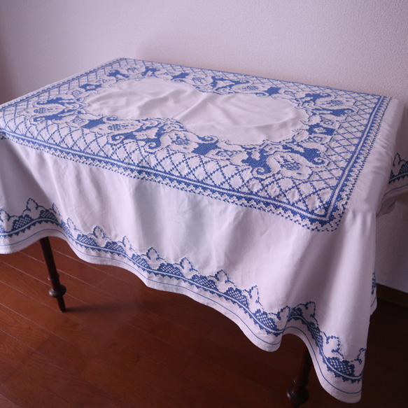 フランスの手仕事/フォークロアなお花の白抜き手刺繍 大判サイズのテーブルクロス　(ヴィンテージ シャビーシック） 5枚目の画像
