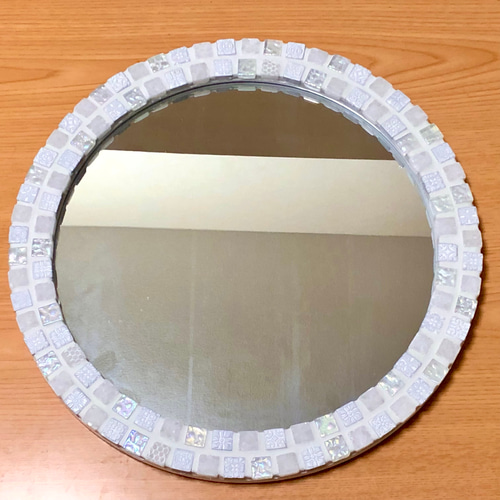 人気】宝石みたいなタイルの鏡 ホワイト＆クリア 壁掛けウォールミラー