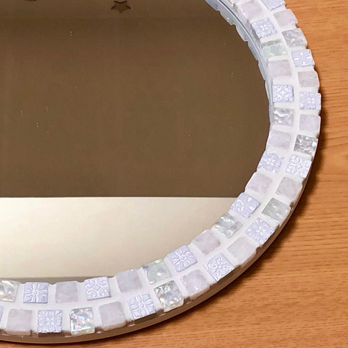 人気】宝石みたいなタイルの鏡 ホワイト＆クリア 壁掛けウォールミラー