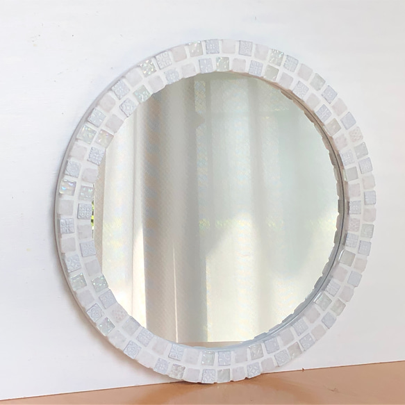 人気】宝石みたいなタイルの鏡 ホワイト＆クリア 壁掛けウォールミラー