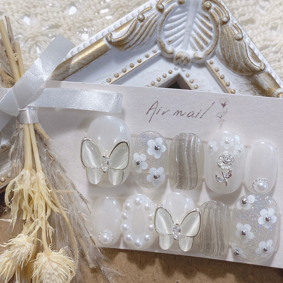 ネイルチップ  韓国 ホワイトミラー オーロラ バタフライ 蝶々 シルバー 1枚目の画像