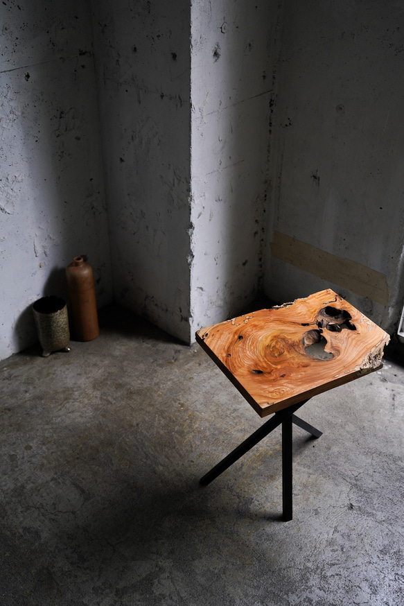 穴あき欅のサイドテーブル サイドテーブル 徳田製作所 通販