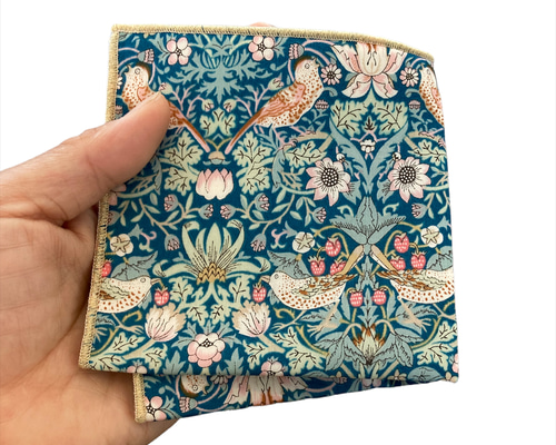 ストロベリーシーフのキラキラガーゼハンカチ☆リバティ生地使用