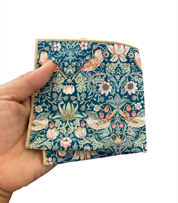 ストロベリーシーフのキラキラガーゼハンカチ☆リバティ生地使用