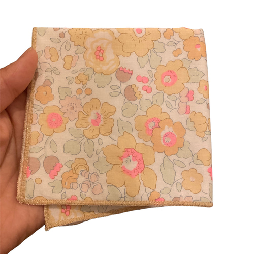 輸入ベッツィのキラキラガーゼハンカチ☆リバティ生地使用 ハンカチ  