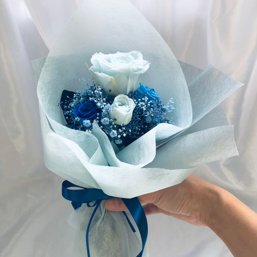 ベビーブルーローズとミニ薔薇とかすみ草のふんわり花束 ベビーブルーローズとミニ薔薇とかすみ草のふんわり花束