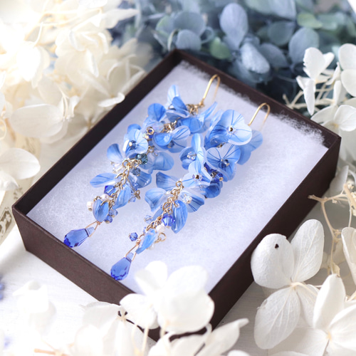 青い藤の花のピアス／イヤリング ピアス（フック・チェーン） ジュネ