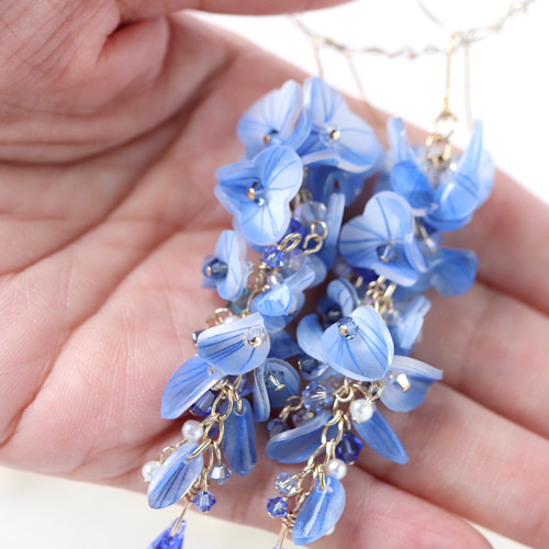 青い藤の花のピアス／イヤリング ピアス（フック・チェーン） ジュネ