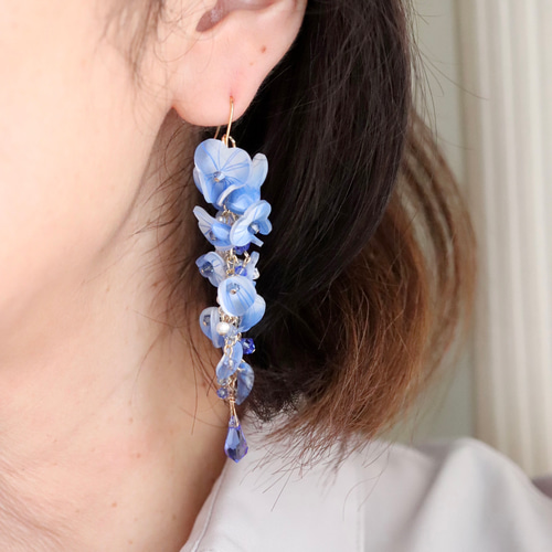 青い藤の花のピアス／イヤリング ピアス（フック・チェーン） ジュネ