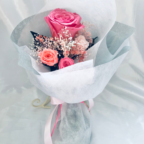 ピンクローズとミニ薔薇とかすみ草のふんわり花束（プリザーブド