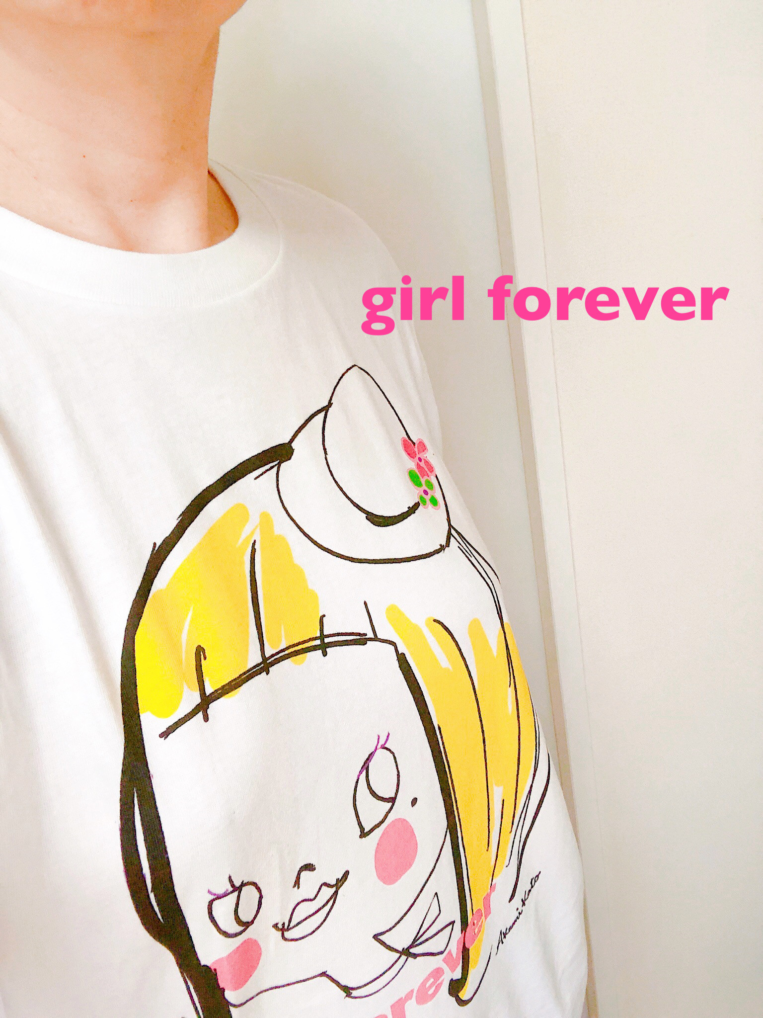 白い帽子のgirl（ホワイト）/自分を表現するあなたへ。大人かわいいgirlちゃんコットンTシャツ