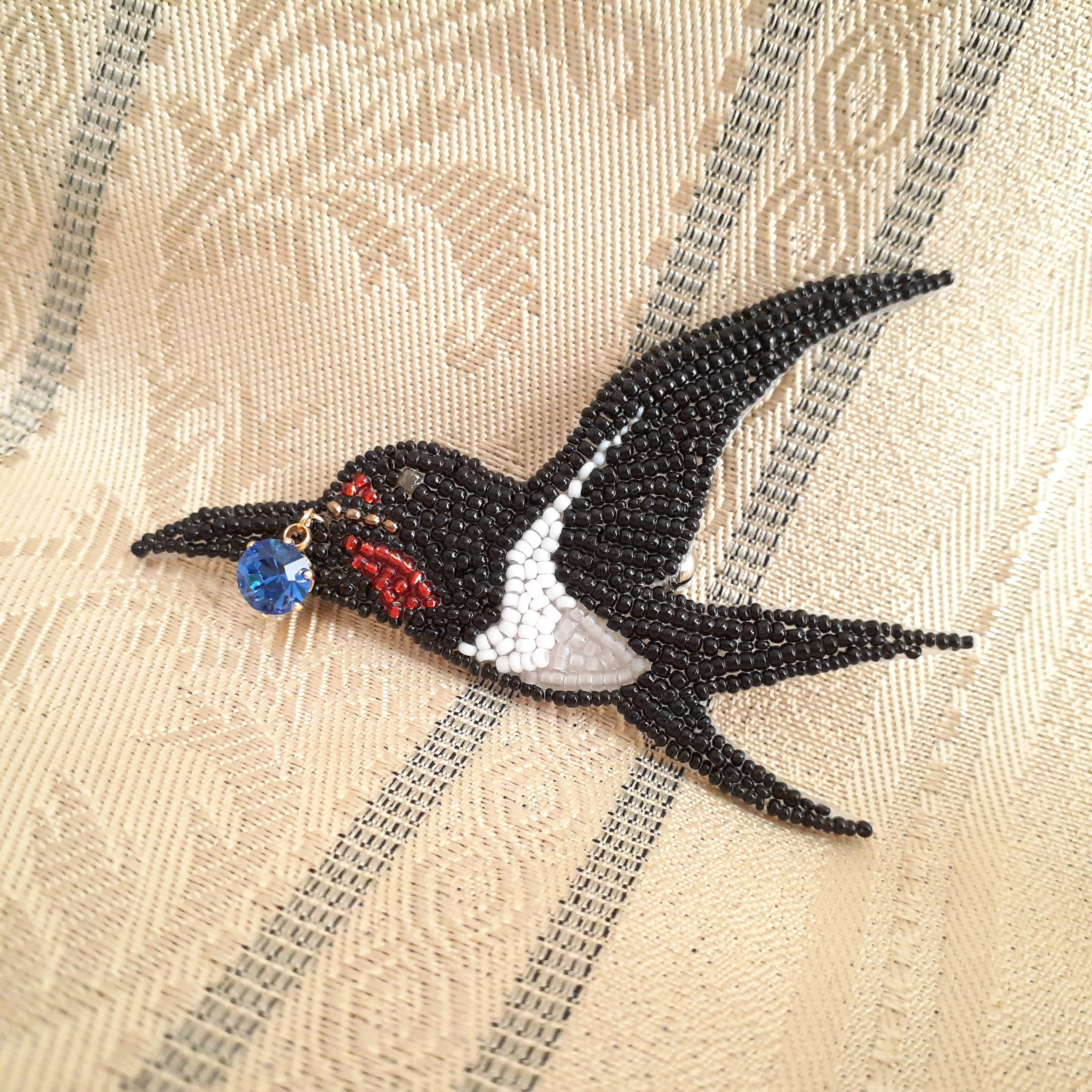 つばめのブローチ ＊オートクチュールビーズ刺繍